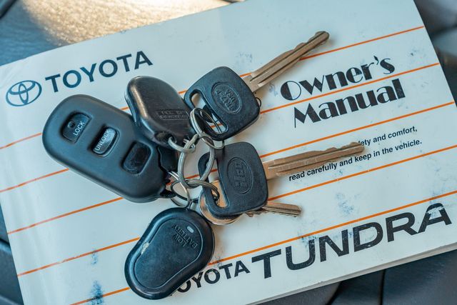 2006 Toyota Tundra SR5 4WD / CLEAN FOR AGE/MILES / CLEAN CARFAX | Austin, TX | Rocky Mountain Truck Stop Austin