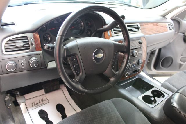 2007 Chevrolet Suburban 4wd 2500 LT | Roscoe, IL | Autoland Outlets 2007 Chevrolet Suburban 4wd 2500 LT | Roscoe, IL | Autoland Outlets