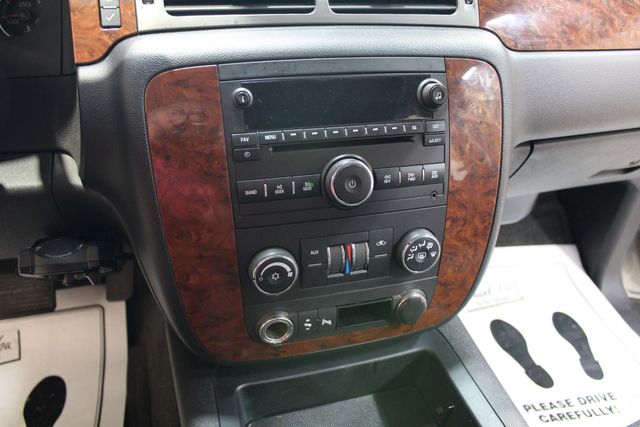 2007 Chevrolet Suburban 4wd 2500 LT | Roscoe, IL | Autoland Outlets 2007 Chevrolet Suburban 4wd 2500 LT | Roscoe, IL | Autoland Outlets