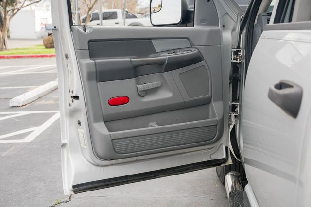 2007 Dodge Ram 3500 SLT LONG BED DRW RWD / 5.9L CUMMINS | Austin, TX | Rocky Mountain Truck Stop Austin