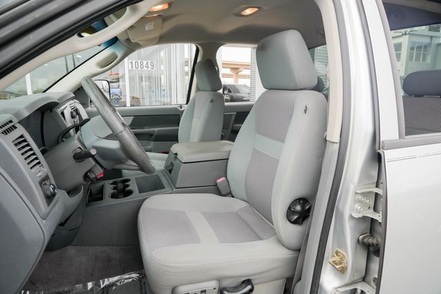 2007 Dodge Ram 3500 SLT LONG BED DRW RWD / 5.9L CUMMINS | Austin, TX | Rocky Mountain Truck Stop Austin