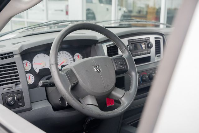 2007 Dodge Ram 3500 SLT LONG BED DRW RWD / 5.9L CUMMINS | Austin, TX | Rocky Mountain Truck Stop Austin