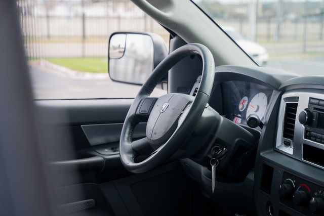 2007 Dodge Ram 3500 SLT LONG BED DRW RWD / 5.9L CUMMINS | Austin, TX | Rocky Mountain Truck Stop Austin
