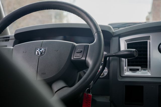 2007 Dodge Ram 3500 SLT LONG BED DRW RWD / 5.9L CUMMINS | Austin, TX | Rocky Mountain Truck Stop Austin