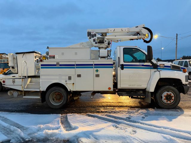 2007 GMC 5500 Altec 42'