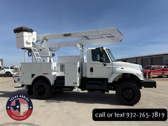 2007 International 7300 4X4 Bucket Truck