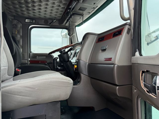 2007 Kenworth T800  Wide Hood 