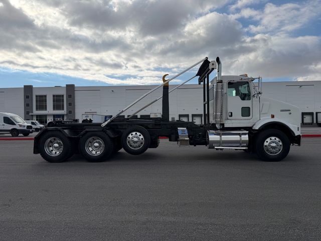 2007 Kenworth T800 Tri Axle Hooklift 