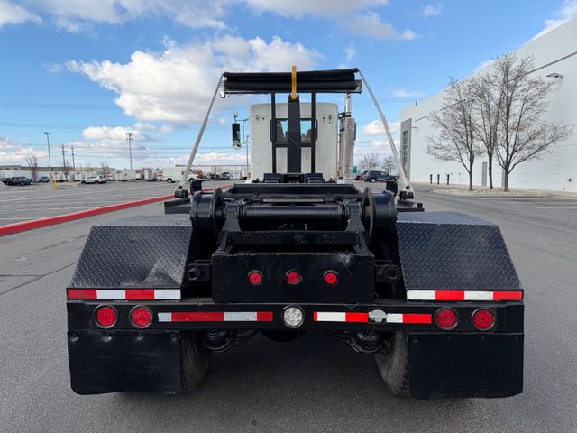 2007 Kenworth T800 Tri Axle Hooklift 