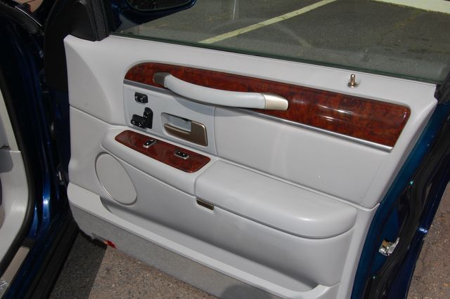 2007 Lincoln Town Car Signature Limited | Charlotte, North Carolina | ADVENTURE VANS 2007 Lincoln Town Car Signature Limited | Charlotte, North Carolina | ADVENTURE VANS