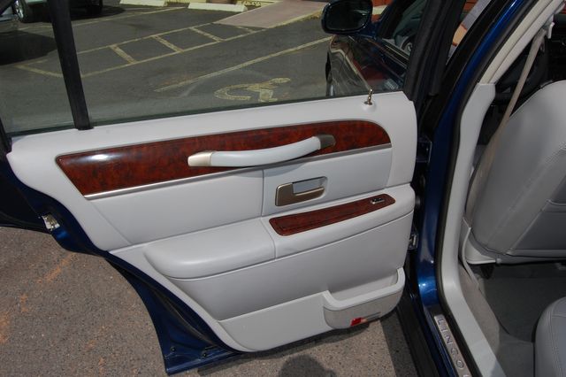 2007 Lincoln Town Car Signature Limited | Charlotte, North Carolina | ADVENTURE VANS 2007 Lincoln Town Car Signature Limited | Charlotte, North Carolina | ADVENTURE VANS