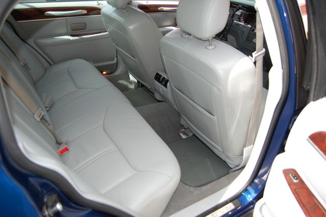 2007 Lincoln Town Car Signature Limited | Charlotte, North Carolina | ADVENTURE VANS 2007 Lincoln Town Car Signature Limited | Charlotte, North Carolina | ADVENTURE VANS