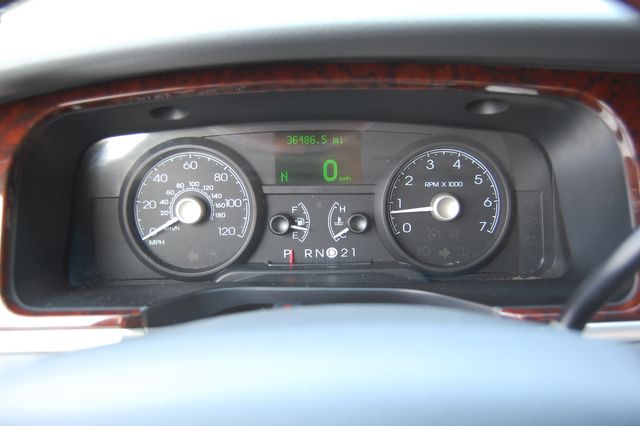 2007 Lincoln Town Car Signature Limited | Charlotte, North Carolina | ADVENTURE VANS 2007 Lincoln Town Car Signature Limited | Charlotte, North Carolina | ADVENTURE VANS