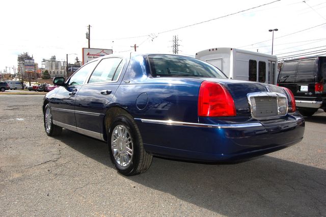 2007 Lincoln Town Car Signature Limited | Charlotte, North Carolina | ADVENTURE VANS 2007 Lincoln Town Car Signature Limited | Charlotte, North Carolina | ADVENTURE VANS