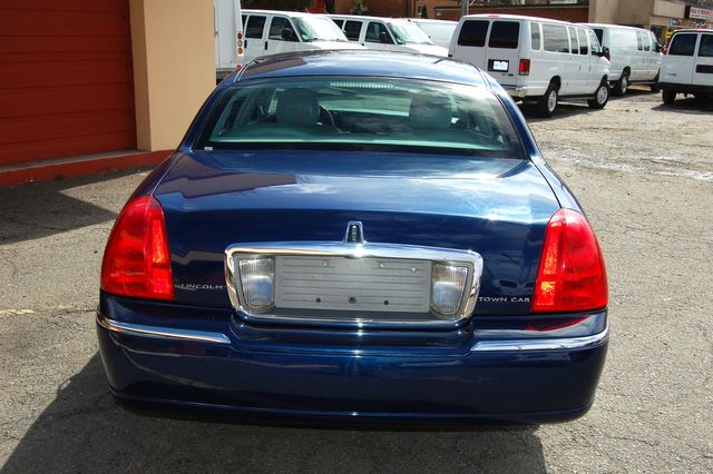2007 Lincoln Town Car Signature Limited | Charlotte, North Carolina | ADVENTURE VANS 2007 Lincoln Town Car Signature Limited | Charlotte, North Carolina | ADVENTURE VANS