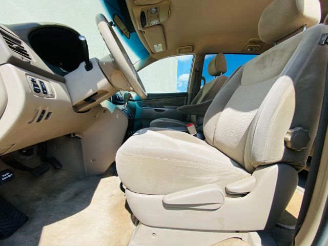 2007 Toyota Sienna CE FWD 7-Passenger | Lubbock, TX | Chaparral Motors - Lubbock 2007 Toyota Sienna CE FWD 7-Passenger | Lubbock, TX | Chaparral Motors - Lubbock