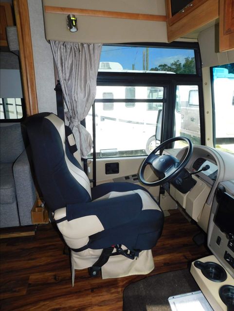 2007 Winnebago Voyage 35A