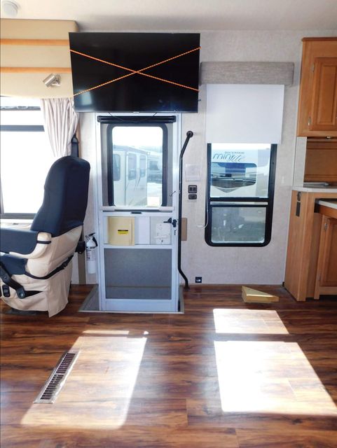 2007 Winnebago Voyage 35A