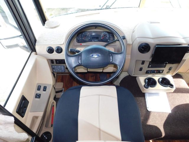 2007 Winnebago Voyage 35A