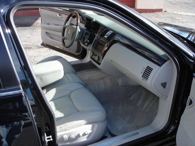 2008 Cadillac DTS Base | Charlotte, North Carolina | ADVENTURE VANS 2008 Cadillac DTS Base | Charlotte, North Carolina | ADVENTURE VANS