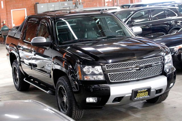 2008 Chevrolet Avalanche LT | Burbank, California | MDK International 2008 Chevrolet Avalanche LT | Burbank, California | MDK International