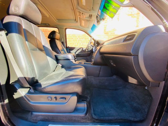 2008 Chevrolet SUBURBAN LTZ 1500 4WD | Lubbock, TX | Chaparral Motors - Lubbock 2008 Chevrolet SUBURBAN LTZ 1500 4WD | Lubbock, TX | Chaparral Motors - Lubbock