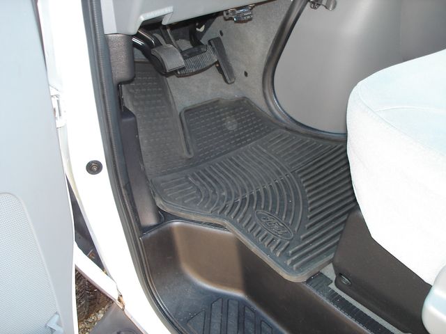 2008 Ford E-Series E-350 SD XLT 13 PASSENGER | Charlotte, North Carolina | ADVENTURE VANS 2008 Ford E-Series E-350 SD XLT 13 PASSENGER | Charlotte, North Carolina | ADVENTURE VANS