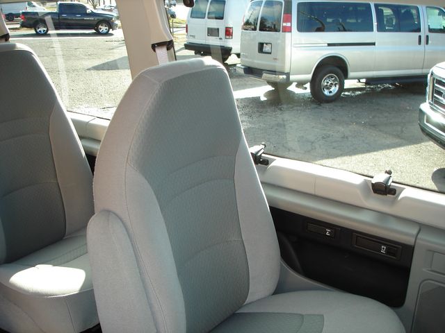2008 Ford E-Series E-350 SD XLT 13 PASSENGER | Charlotte, North Carolina | ADVENTURE VANS 2008 Ford E-Series E-350 SD XLT 13 PASSENGER | Charlotte, North Carolina | ADVENTURE VANS