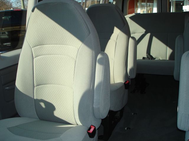 2008 Ford E-Series E-350 SD XLT 13 PASSENGER | Charlotte, North Carolina | ADVENTURE VANS 2008 Ford E-Series E-350 SD XLT 13 PASSENGER | Charlotte, North Carolina | ADVENTURE VANS