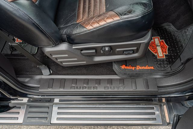 2008 Ford F-250 Super Duty Lariat CREW CAB LARIAT 4X4 / HARLEY DAVIDSON | Dallas, TX | Rocky Mountain Truck Stop Dallas 2008 Ford F-250 Super Duty Lariat CREW CAB LARIAT 4X4 / HARLEY DAVIDSON | Dallas, TX | Rocky Mountain Truck Stop Dallas