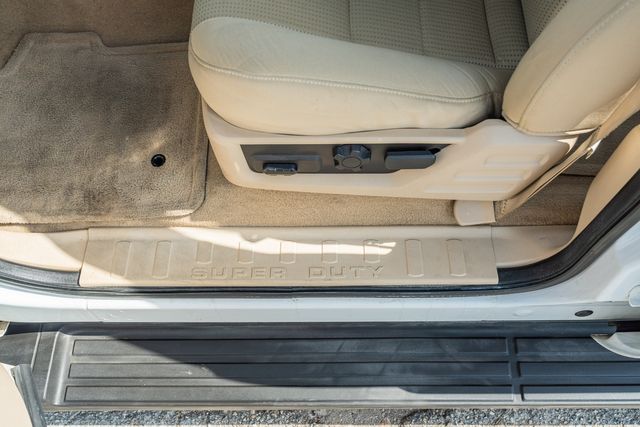 2008 Ford F-350 Super Duty XLT CREW CAB / LOW MILES / CLEAN CARFAX / DIESEL | Dallas, TX | Rocky Mountain Truck Stop Dallas 2008 Ford F-350 Super Duty XLT CREW CAB / LOW MILES / CLEAN CARFAX / DIESEL | Dallas, TX | Rocky Mountain Truck Stop Dallas