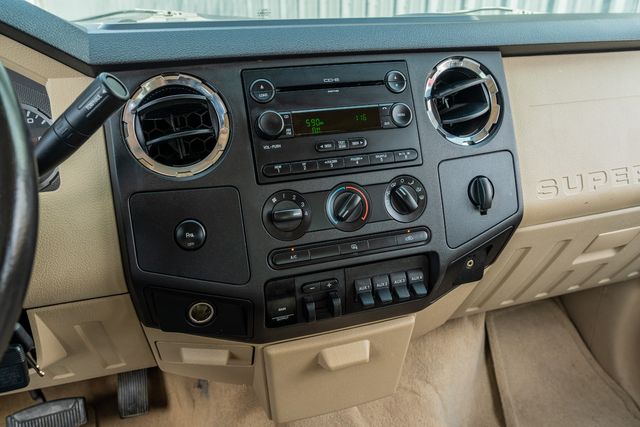 2008 Ford F-350 Super Duty XLT CREW CAB / LOW MILES / CLEAN CARFAX / DIESEL | Dallas, TX | Rocky Mountain Truck Stop Dallas 2008 Ford F-350 Super Duty XLT CREW CAB / LOW MILES / CLEAN CARFAX / DIESEL | Dallas, TX | Rocky Mountain Truck Stop Dallas