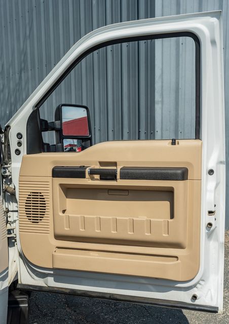 2008 Ford F-350 Super Duty XLT CREW CAB / LOW MILES / CLEAN CARFAX / DIESEL | Dallas, TX | Rocky Mountain Truck Stop Dallas 2008 Ford F-350 Super Duty XLT CREW CAB / LOW MILES / CLEAN CARFAX / DIESEL | Dallas, TX | Rocky Mountain Truck Stop Dallas
