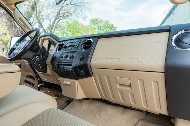 2008 Ford F-350 Super Duty XLT CREW CAB / LOW MILES / CLEAN CARFAX / DIESEL | Dallas, TX | Rocky Mountain Truck Stop Dallas 2008 Ford F-350 Super Duty XLT CREW CAB / LOW MILES / CLEAN CARFAX / DIESEL | Dallas, TX | Rocky Mountain Truck Stop Dallas