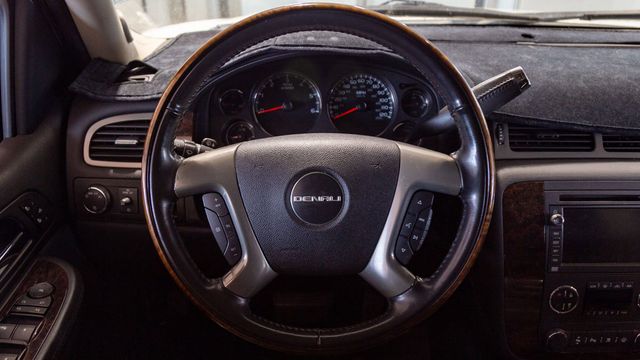 2008 GMC Yukon XL 4WD 3rd row Denali