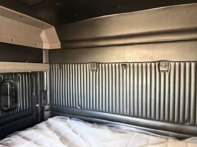 2008 Kenworth T800 Sleeper