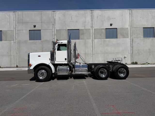2008 Peterbilt 367 Day Cab