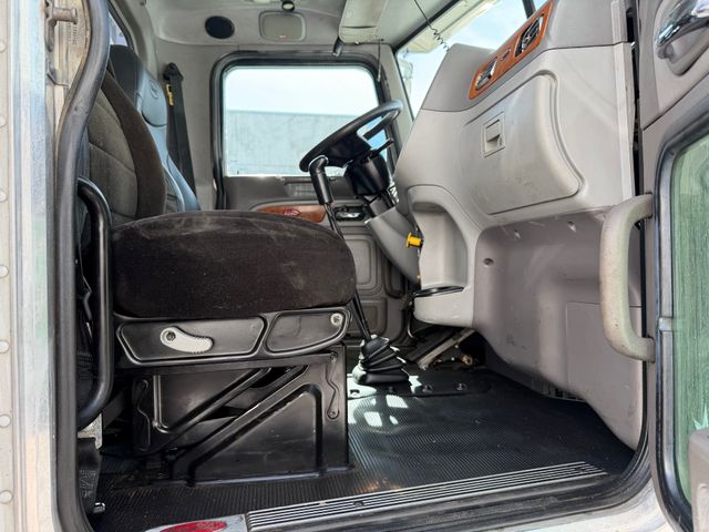 2008 Peterbilt 367 Day Cab