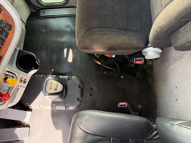 2008 Peterbilt 367 Day Cab