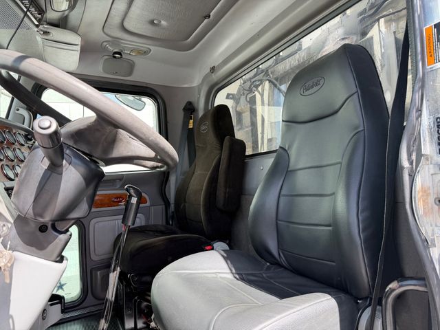 2008 Peterbilt 367 Day Cab