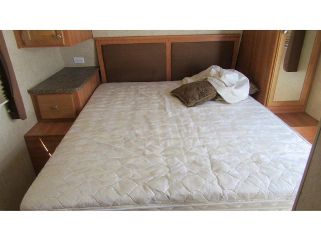 2009 FLEETWOOD PROWLER 250RLS