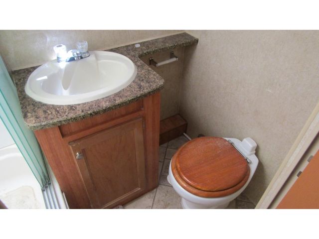 2009 FLEETWOOD PROWLER 250RLS