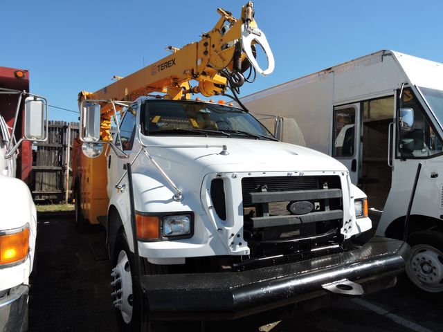 2009 Ford F-750  Terex Excavator Truck 