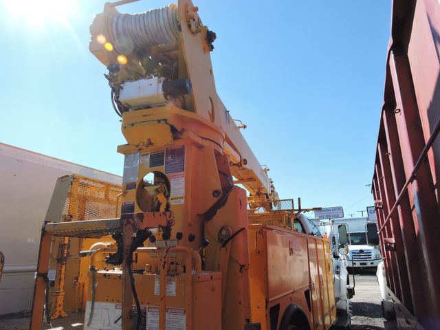 2009 Ford F-750  Terex Excavator Truck 