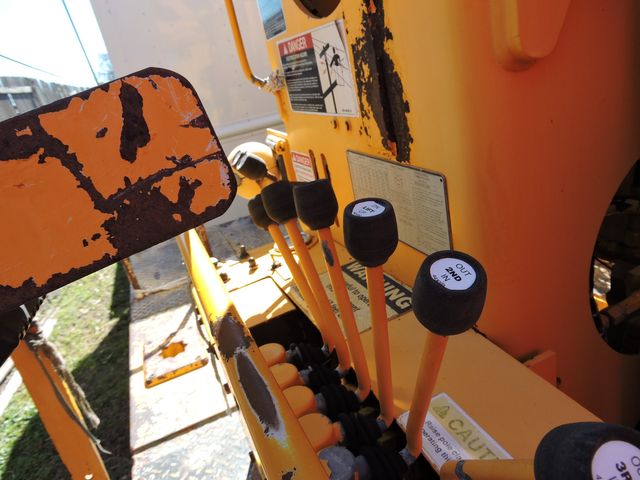 2009 Ford F-750  Terex Excavator Truck 