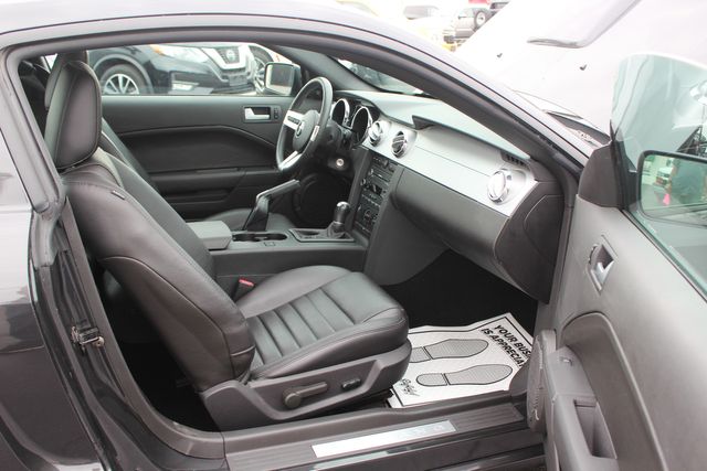 2009 Ford Mustang GT Premium | Granite City, Illinois | MasterCars Company Inc. 2009 Ford Mustang GT Premium | Granite City, Illinois | MasterCars Company Inc.