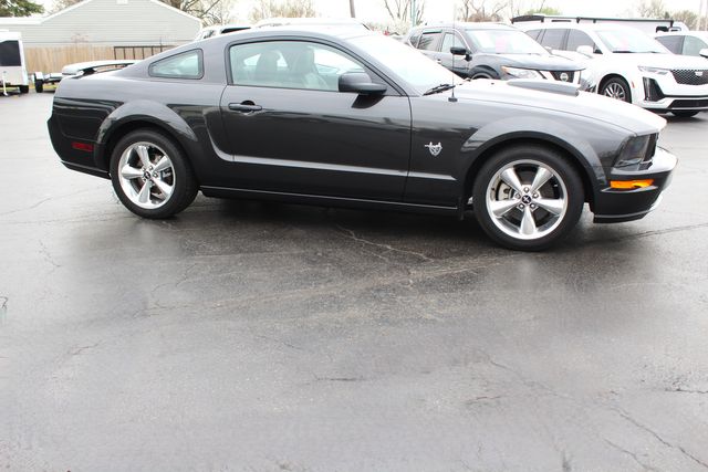 2009 Ford Mustang GT Premium | Granite City, Illinois | MasterCars Company Inc. 2009 Ford Mustang GT Premium | Granite City, Illinois | MasterCars Company Inc.