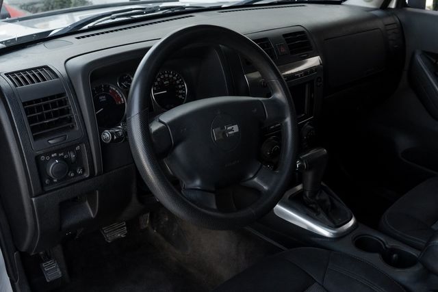 2009 Hummer H3 Alpha Adventure Pkg Rear DVD Moonroof Rear Camera 2009 Hummer H3 Alpha Adventure Pkg Rear DVD Moonroof Rear Camera