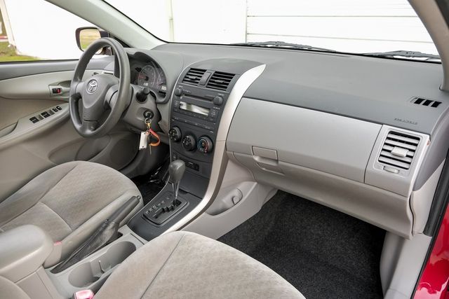 2009 Toyota Corolla LE Power Windows & Locks AUX Tilt/Telescope Wheel 2009 Toyota Corolla LE Power Windows & Locks AUX Tilt/Telescope Wheel