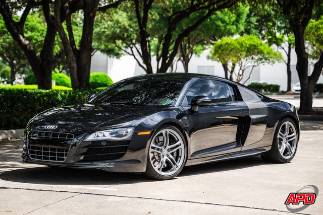 2010 Audi R8 5.2 quattro 2010 Audi R8 5.2 quattro